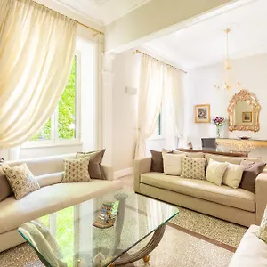 https://popologrande-apartment.it-romehotels.com